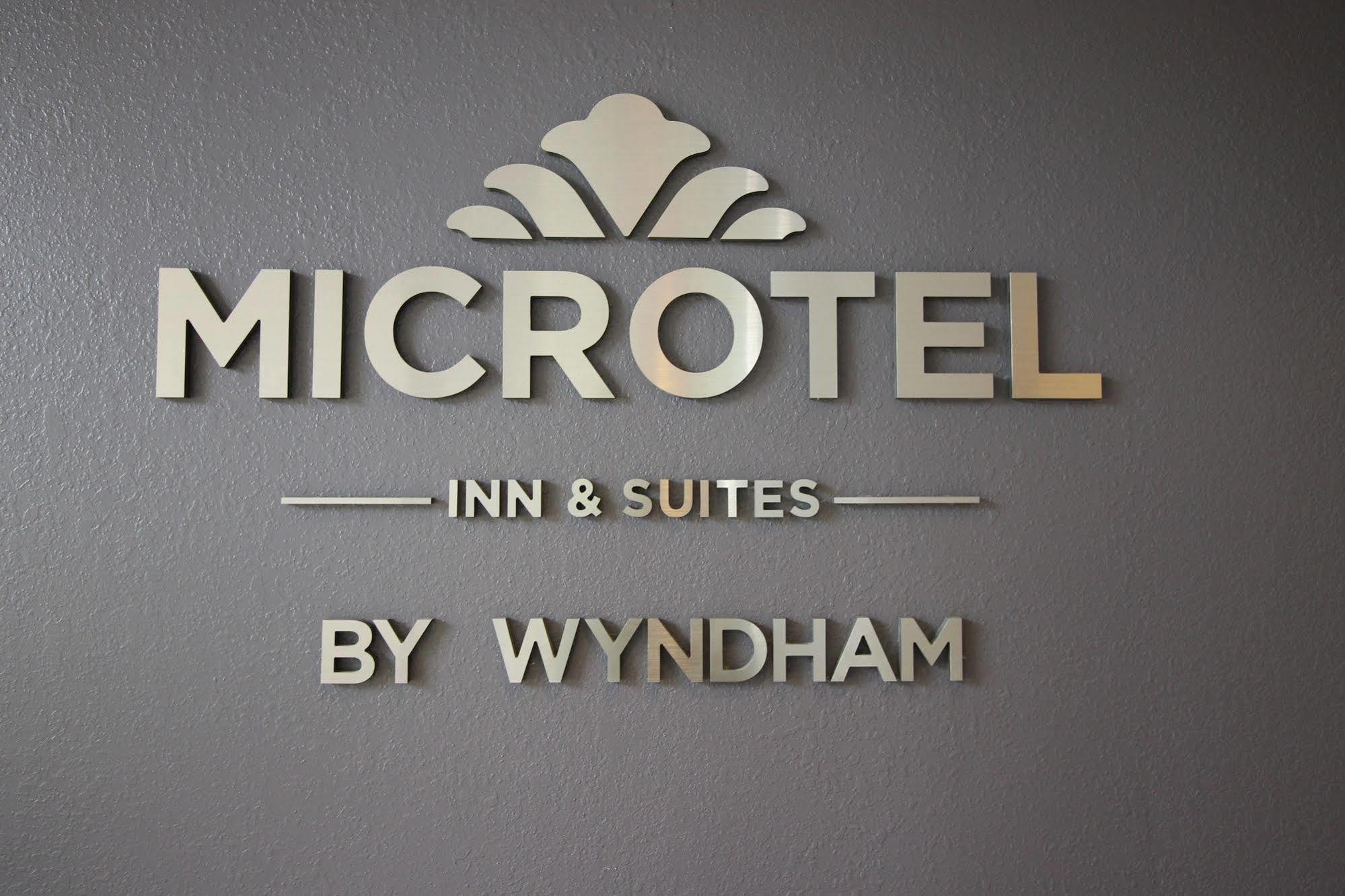 Microtel By Wyndham Victor Buitenkant foto